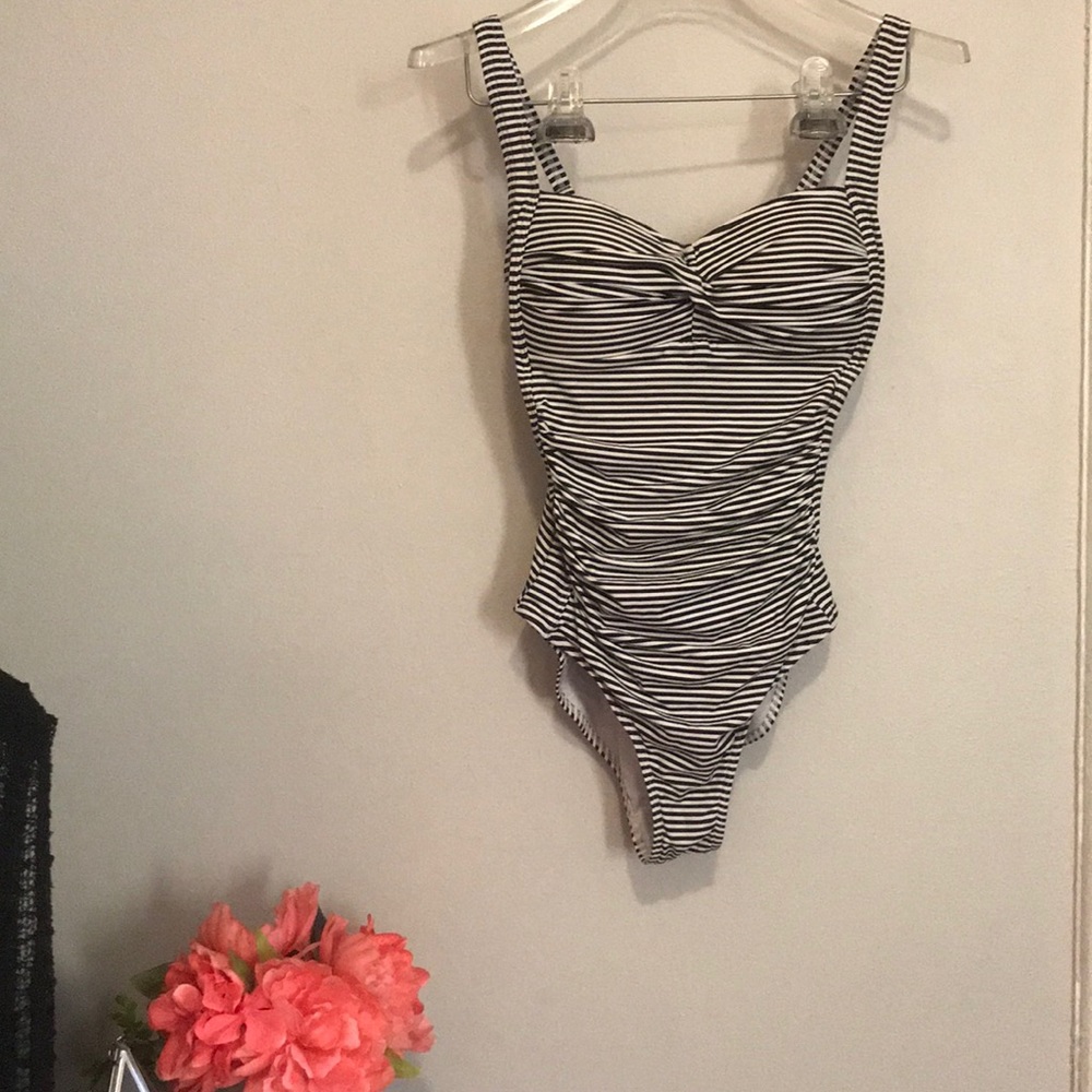 Flattering swimsuit 🏖